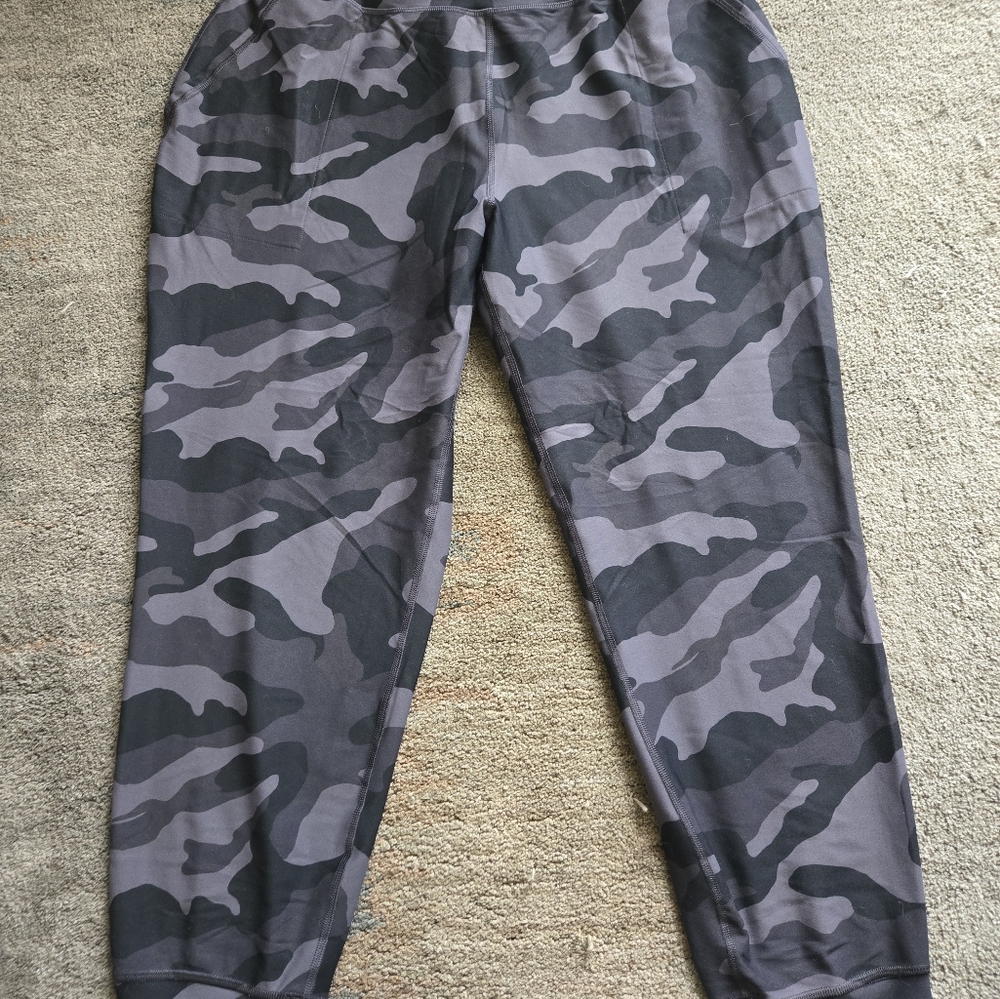 Old Navy Gray Camouflage Joggers